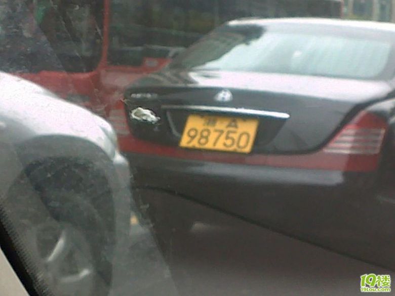 今天看到一辆迈巴赫 奇怪的是居然挂的是黄牌照 有照片-拉风大本营-杭州19楼