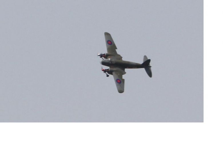 蚊式双引擎战斗机首飞录像来了-定向运动-户外