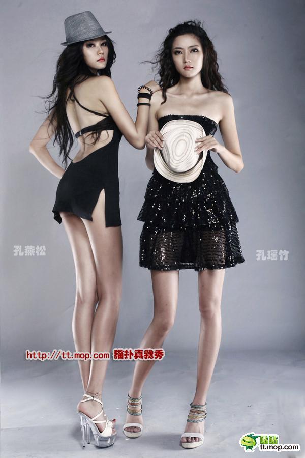 网络美腿皇后姐妹花孔燕松、孔瑶竹将比基尼亮