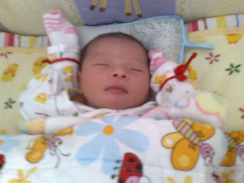 小涵涵美女照(我8个月啦!)