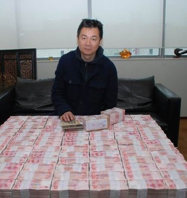 朱骏摆千万人民币炫富 收购利物浦你能行吗-体