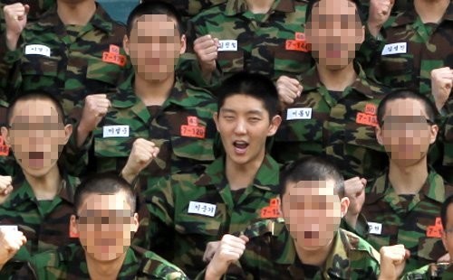 ●李准基入伍前夕写真曝光 剃发前后大变样(组