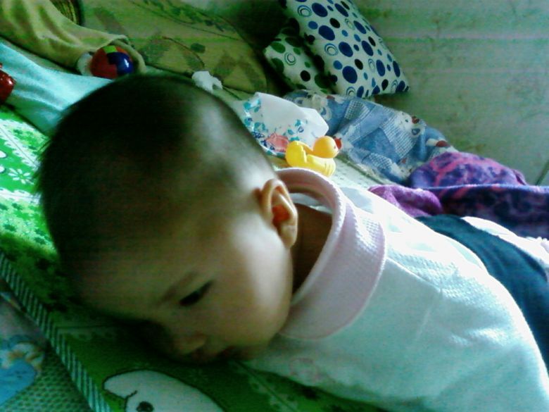 急,我宝宝六个月了竖抱很会晃,是缺钙还是脑瘫