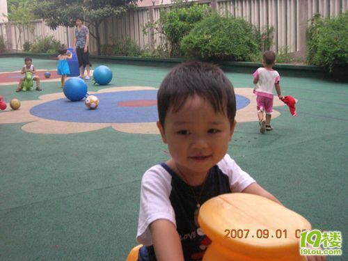 我和幼兒園一起成長(zhǎng)（我從托班快到大班，幼兒園從乙級(jí)升甲級(jí)了）