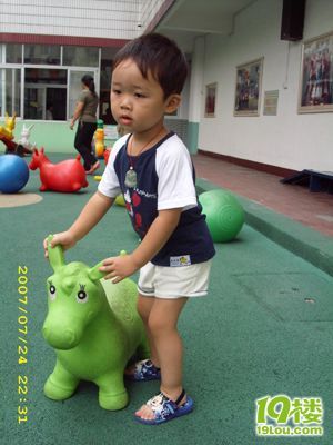 我和幼兒園一起成長(zhǎng)（我從托班快到大班，幼兒園從乙級(jí)升甲級(jí)了）