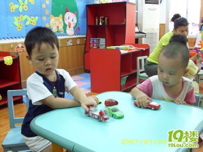 我和幼兒園一起成長(zhǎng)（我從托班快到大班，幼兒園從乙級(jí)升甲級(jí)了）