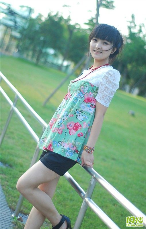 西湖边最便宜女生殷姗,18年后惊现钱江版-草根什么漂亮是女孩占图片
