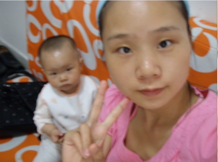 雷人。年轻辣妈给九个月宝宝早教美容护肤-美