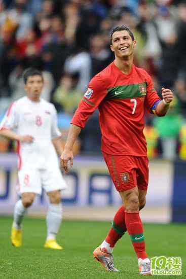 葡萄牙7-0朝鲜 C罗帅气破球荒集锦-体育星闻-