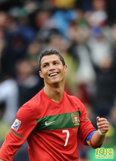 葡萄牙7-0朝鲜 C罗帅气破球荒集锦-体育星闻-
