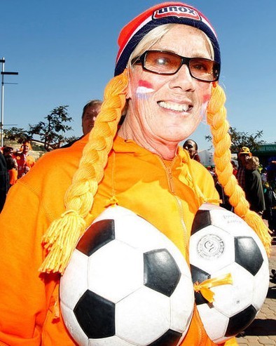 首轮十大世界波 性感美女胸怀天下-八卦田-杭