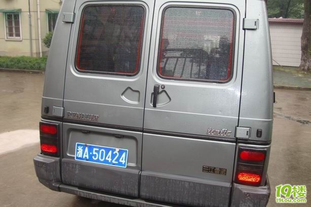 三江雷洛塔菲克中型面包车-二手车-杭州19楼