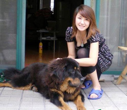 富二代用脚夹钱给服务员-养眼-美女搞笑-杭州1腿美女短裙露白图片