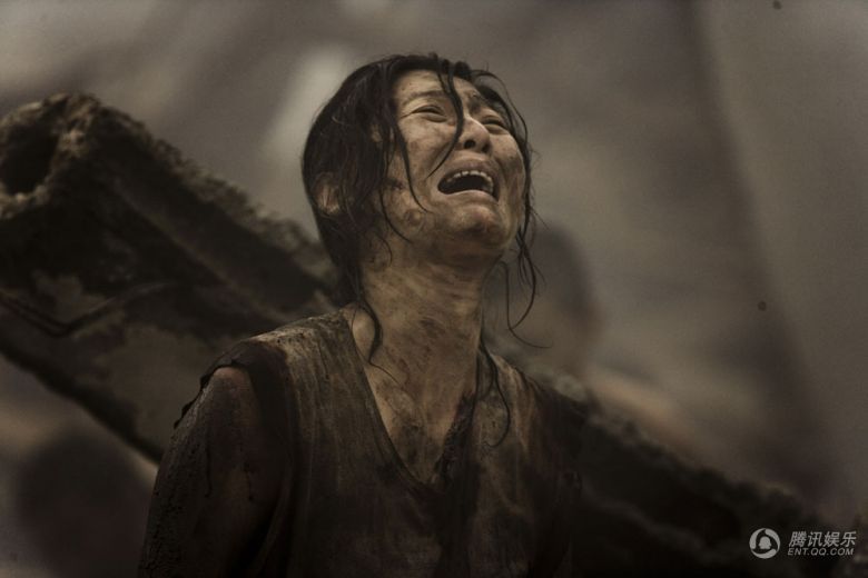 《唐山大地震》万人首映,带着眼泪鼓掌-电影评