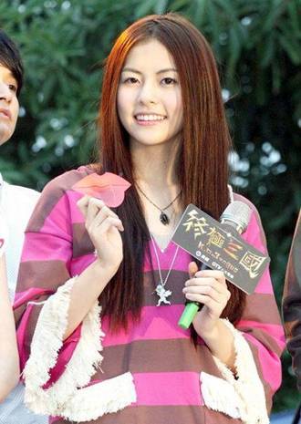 街头偶遇大广告拍还是,想不到女主角竟然美女奶奶大的美女图片