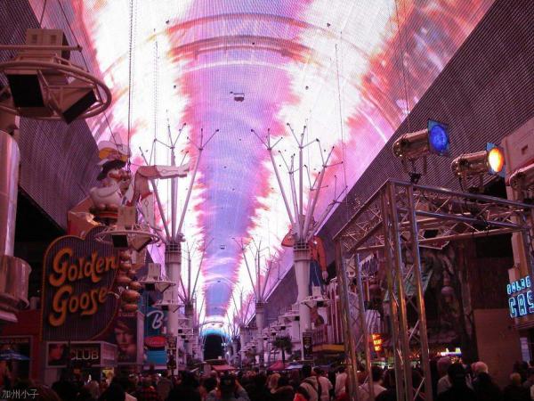 street)参观其眩目的\