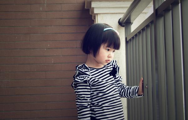 小小姑娘,清早起床