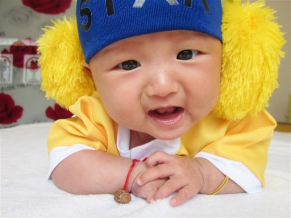 我宝贝百天照,自己拍的,感觉还不错,嘿嘿!-准妈