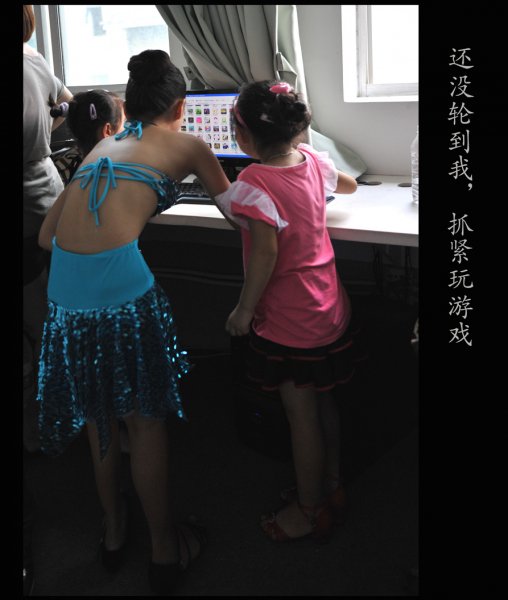 跳拉丁舞的孩子們