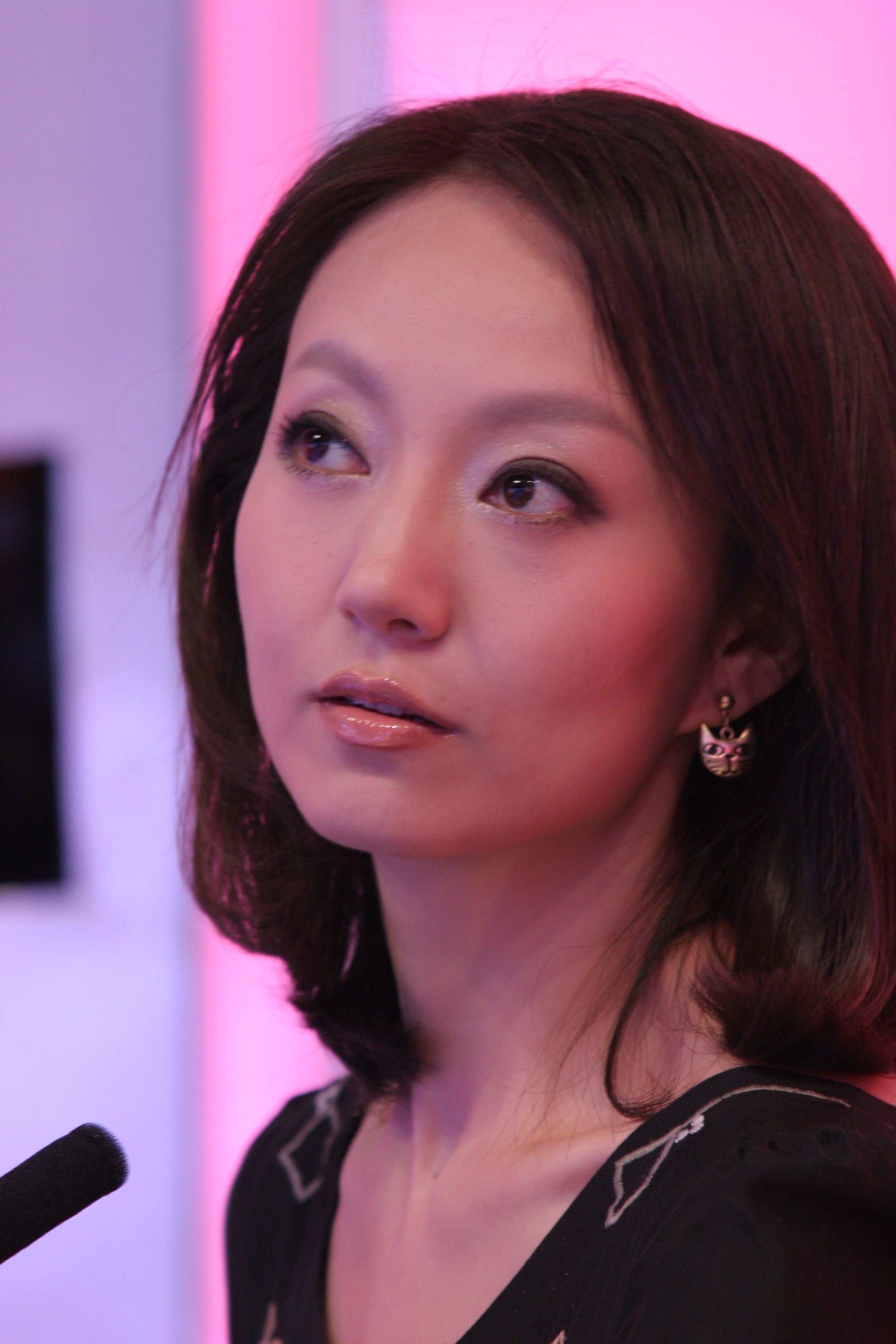 <em>光线传媒美女主持</em>索妮的身材真是太好了!羡慕