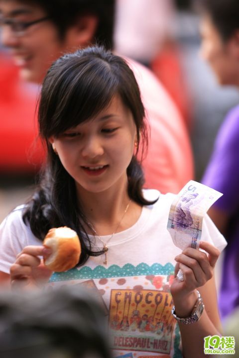 楼美食狗仔队投资拍摄的悬疑动作警匪搞笑片[