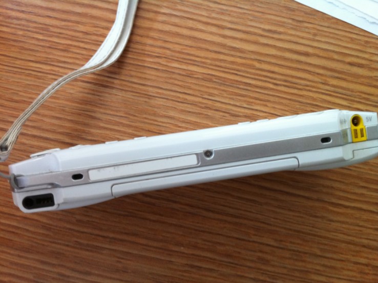 PSP1006白色8G内存,8.5新 900出手,接受小刀