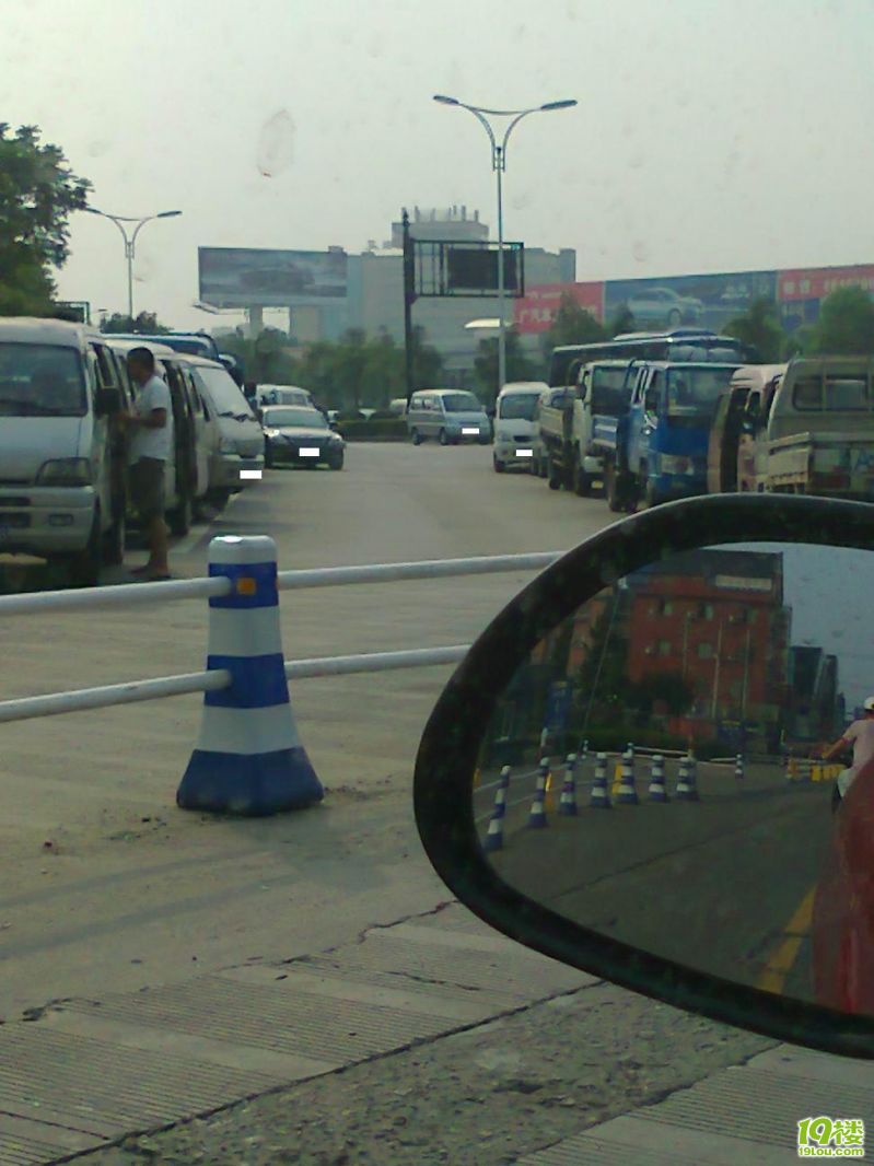 黄牛+无证运营+聚众赌博?(组图-爪机实拍)-转贴