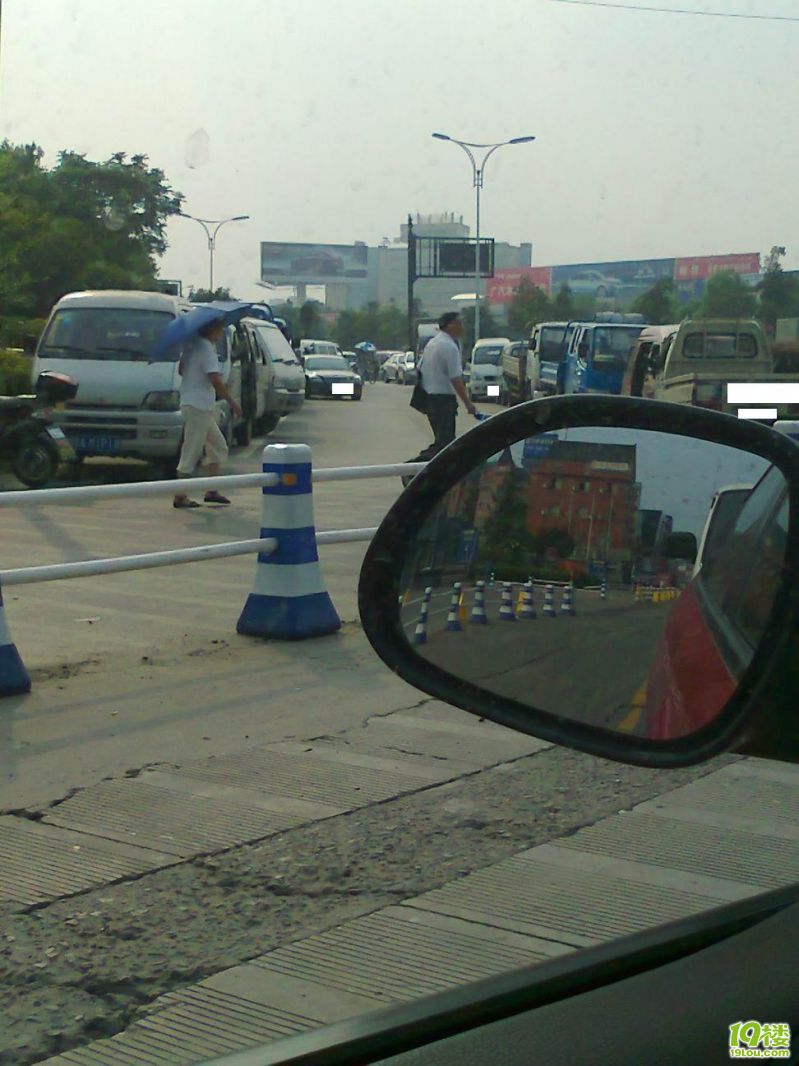 黄牛+无证运营+聚众赌博?(组图-爪机实拍)-转贴