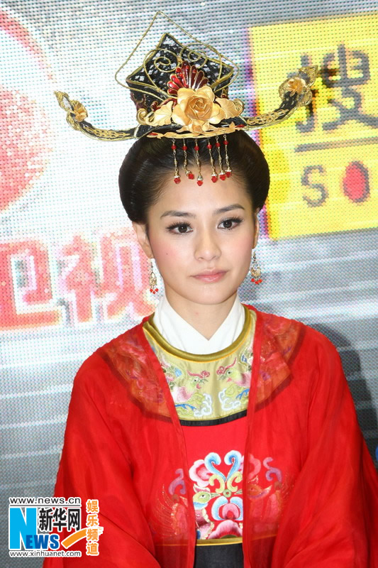 高清:阿娇变身唐朝女巡按 穿官服亮相大过官瘾