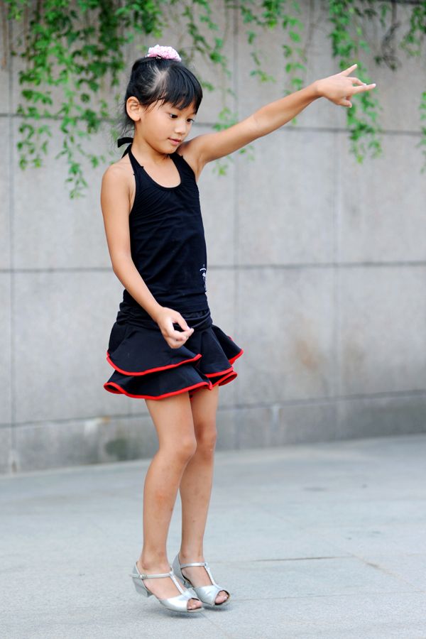 练舞蹈的女孩-边走边拍-杭州19楼