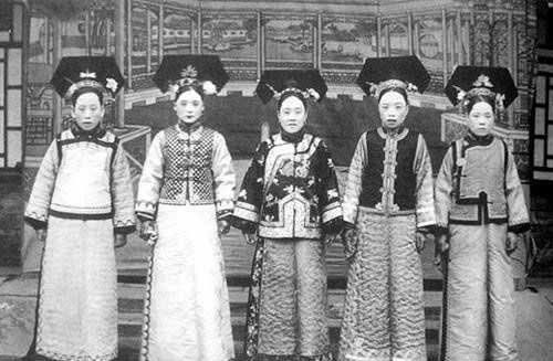 鳳姐冤枉��！看看她跟滿清皇族女人比 誰(shuí)美?