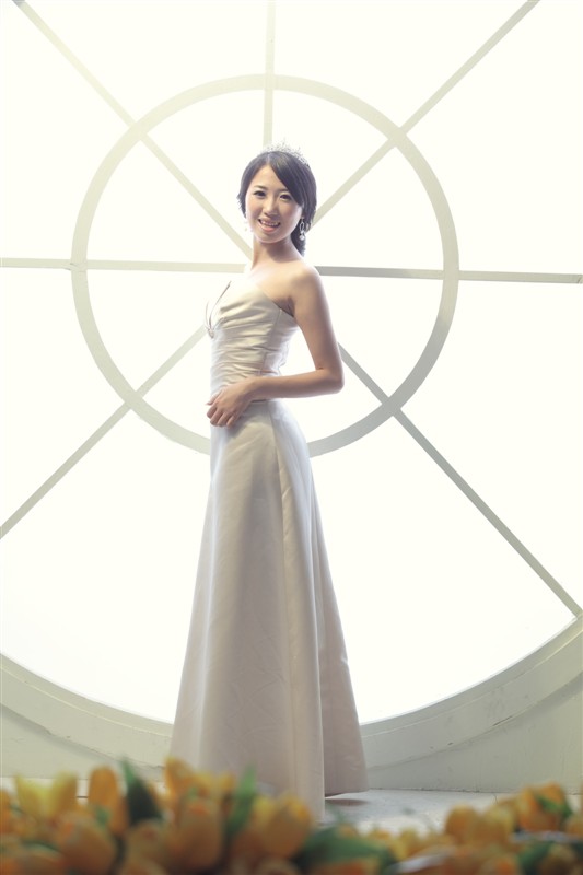 有着兔牙和虎牙的我拍的婚纱照~笑得那个痛苦