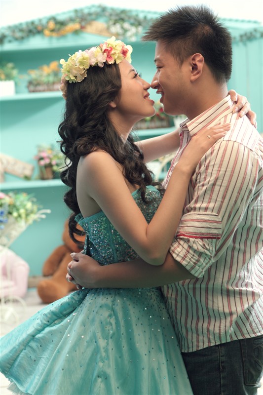 有着兔牙和虎牙的我拍的婚纱照~笑得那个痛苦