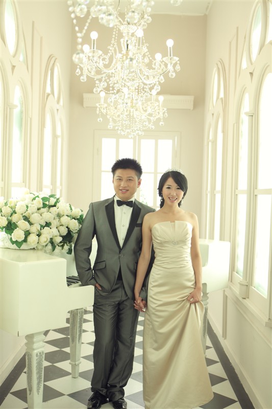 有着兔牙和虎牙的我拍的婚纱照~笑得那个痛苦