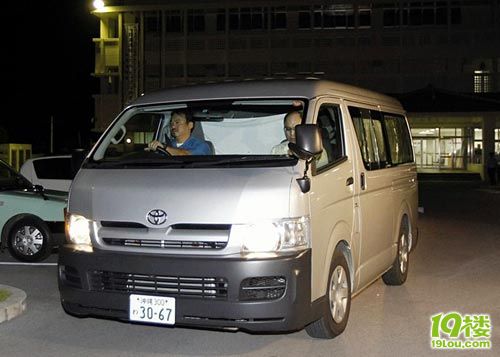 中国渔船船长詹其雄乘坐包机启程回国[组图]-早