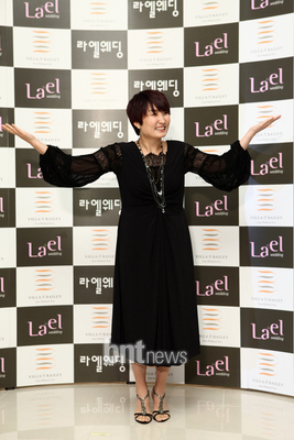 李秀英完婚感动落泪 张娜拉献歌李孝利祝贺-结