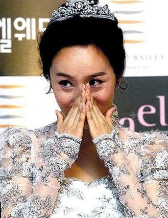 李秀英完婚感动落泪 张娜拉献歌李孝利祝贺-结