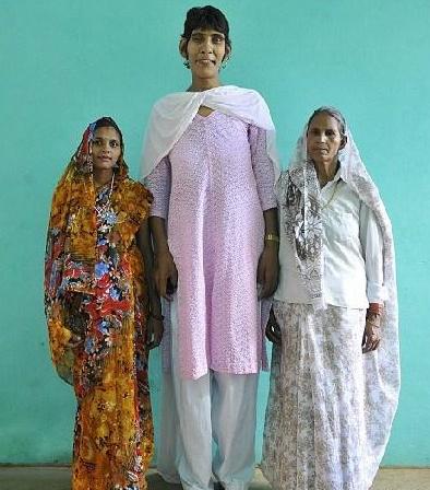 印度诞生小姚明 2岁半身高竟达1.35米