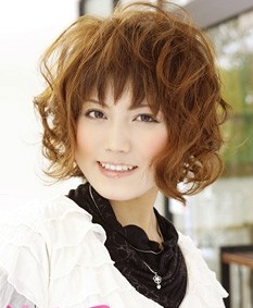 2010秋冬流行趋势是韩国哈密烫发型 让你大饱