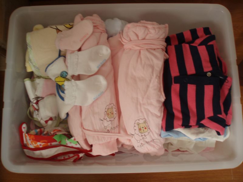 宝宝奶奶织的衣服和我准备的宝贝用品、待产包
