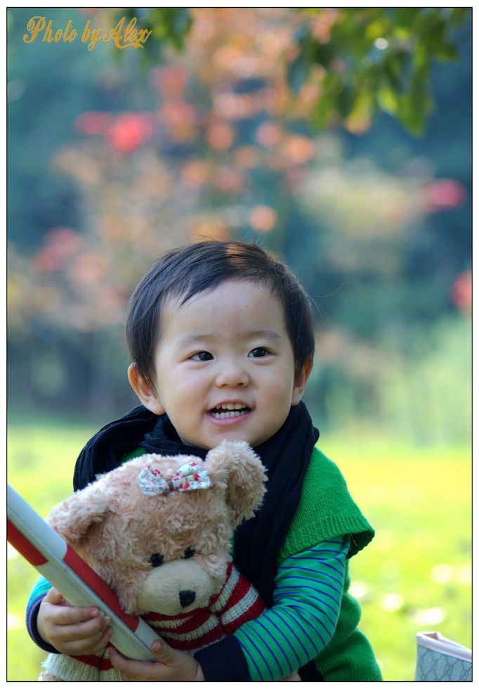 秋高气爽,叶红草黄。秀下郊游时我给自家闺女