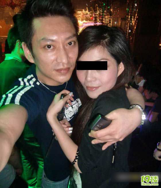 惊现抱抱哥 自称抱着别人女友更性福晒自拍图