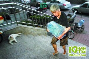 你给送水老太太捐了款么?-口水乐园-杭州19楼