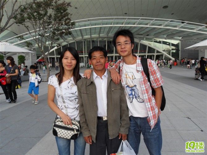 【我和父母】+最近一次跟爸妈合照是上个月-结伴健身-杭州19楼