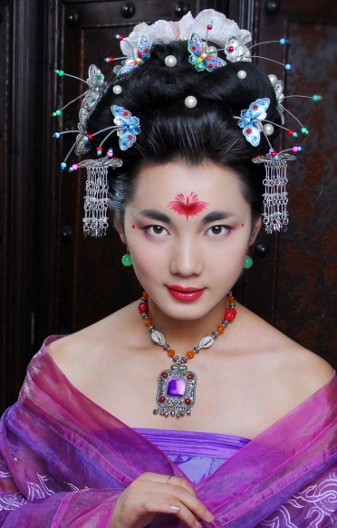 大家觉得【婚礼当天】用这样的【古装造型】怎