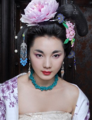 大家觉得【婚礼当天】用这样的【古装造型】怎