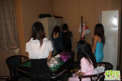 广西贵港警方突袭四星级酒店 涉黄人员中有孕