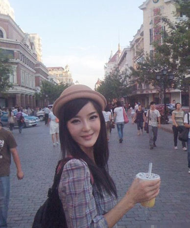 【1】传房祖名与内地车模李颖芝玩劈腿曝亲密