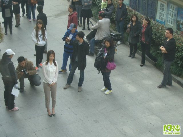 [爆料]林心如在临平拍惊悚片《楼》-草根消息-