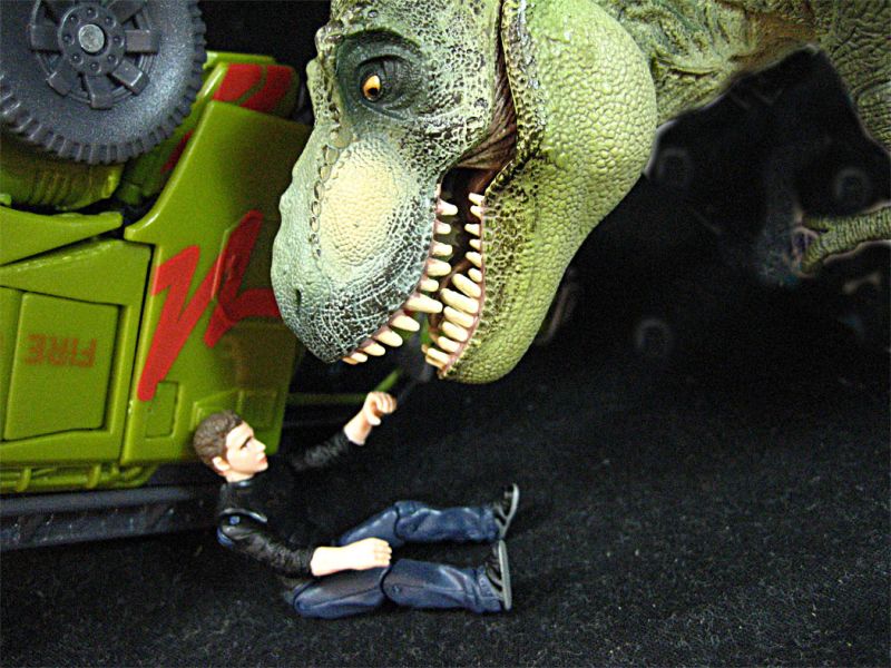 卡片机拍的,大家轻拍。。。侏罗纪公园,恐龙吃人